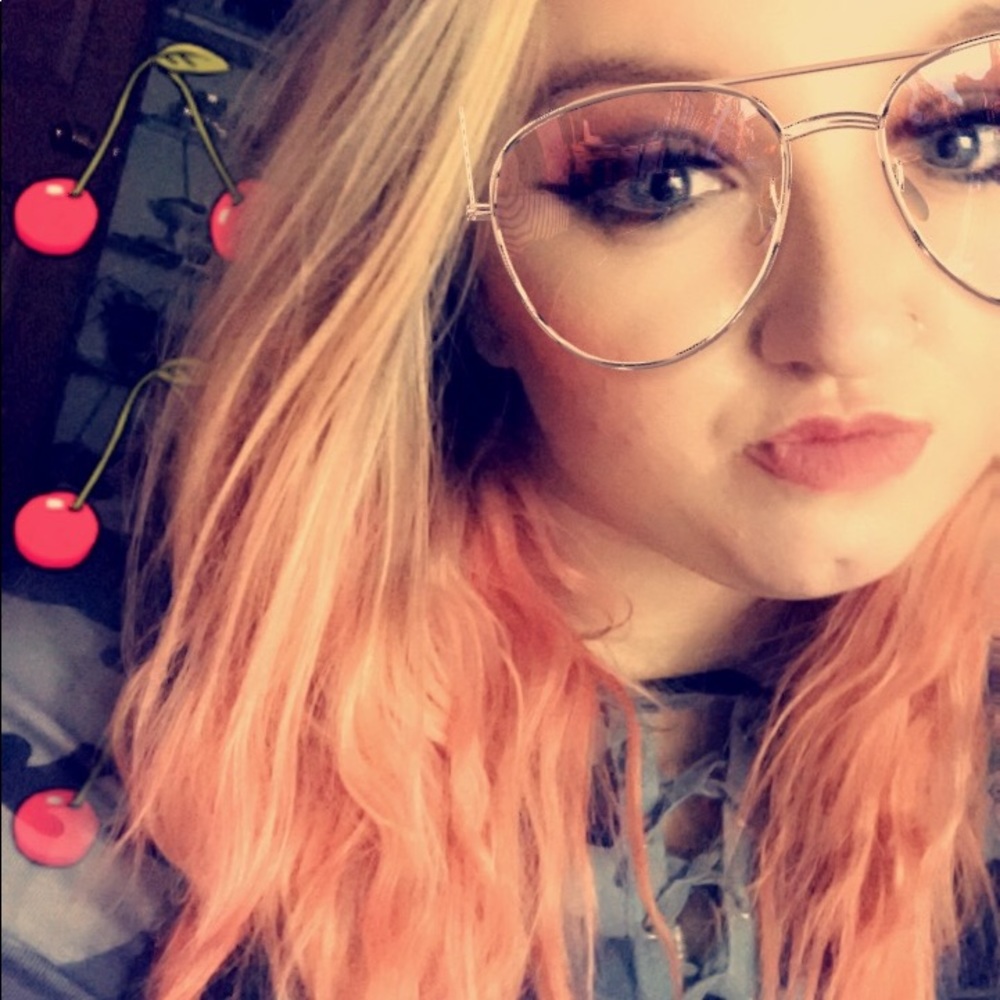 Meet your Posher, Alicia